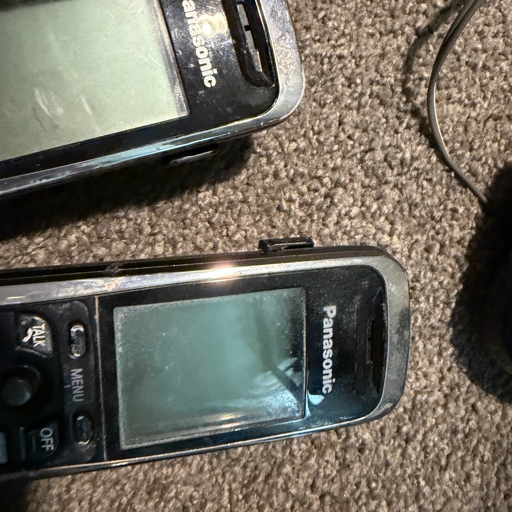 Panasonic Black Cordless Phone Set with Base and 3 remote u it’s - Chargers incl - Picture 3 of 12